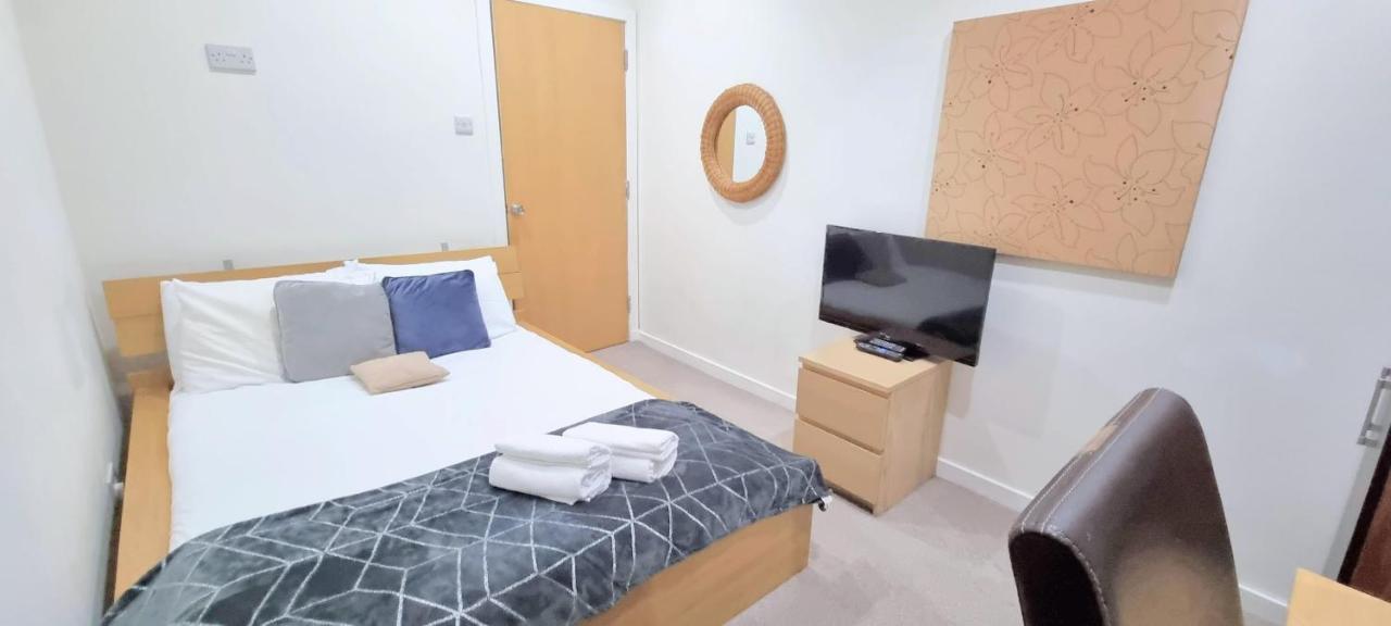 Luxurious Spacious 3 Bedroom - City Centre - Excellent Location - Five Star Amenities & Service Apartment EDI