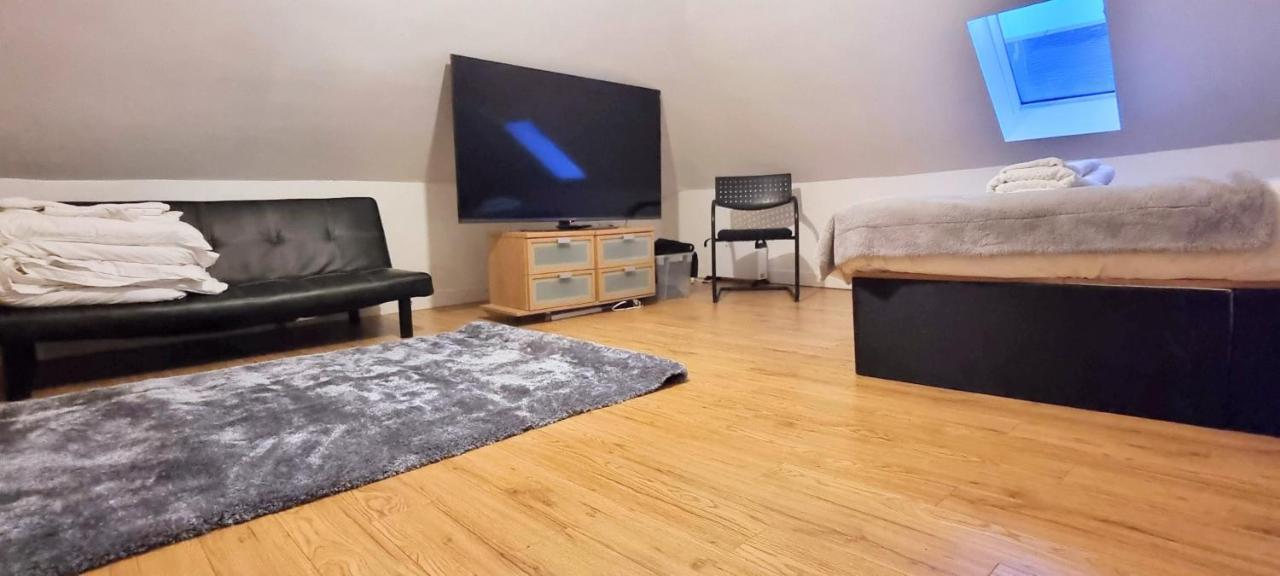 Luxurious Spacious 3 Bedroom - City Centre - Excellent Location - Five Star Amenities & Service * EDI
