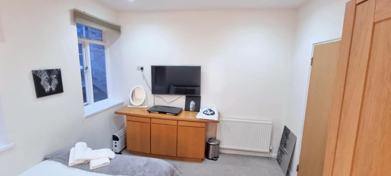 Luxurious Spacious 3 Bedroom - City Centre - Excellent Location - Five Star Amenities & Service * EDI