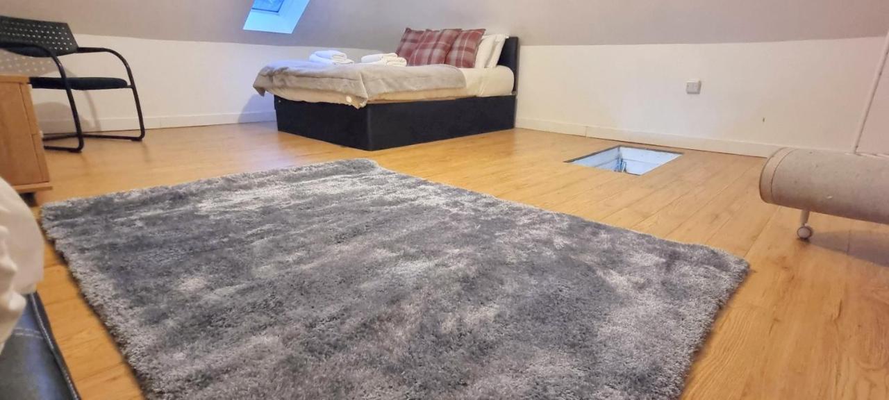 Luxurious Spacious 3 Bedroom - City Centre - Excellent Location - Five Star Amenities & Service Apartment EDI