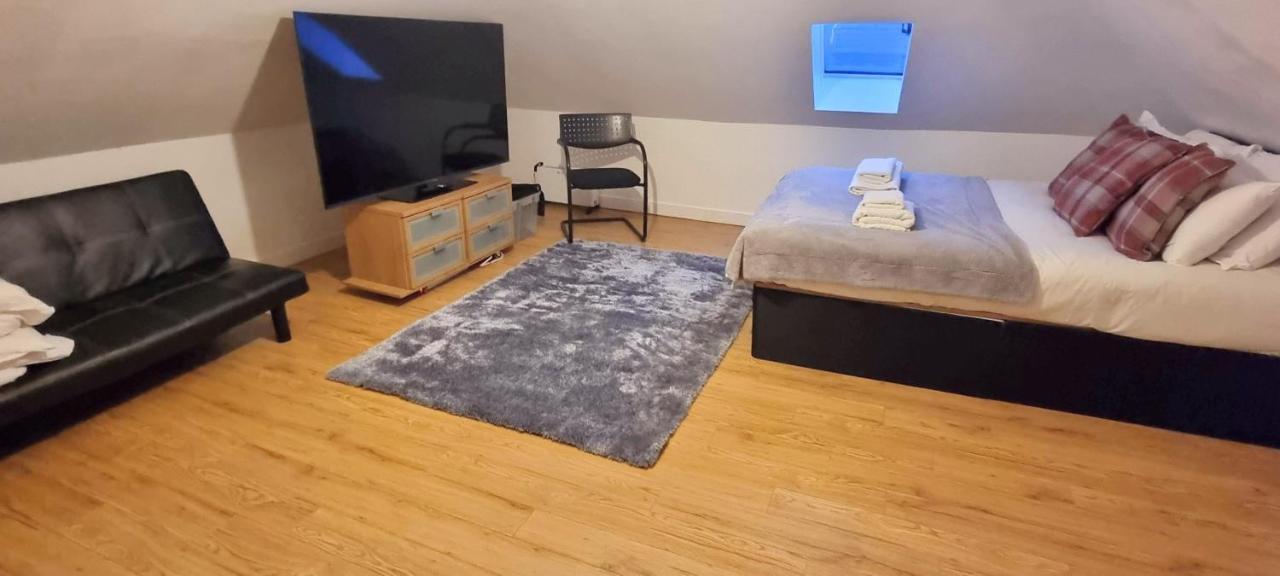 Luxurious Spacious 3 Bedroom - City Centre - Excellent Location - Five Star Amenities & Service Apartment EDI